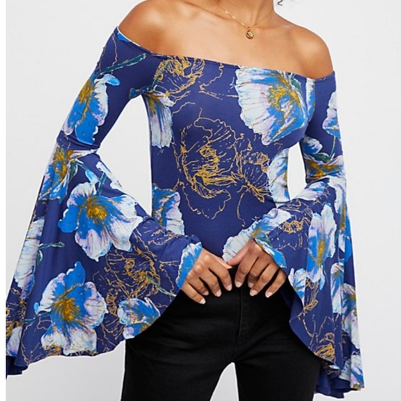 🍒NWOT🍒  FREE PEOPLE BELL SLEEVES TOP - Picture 2 of 3